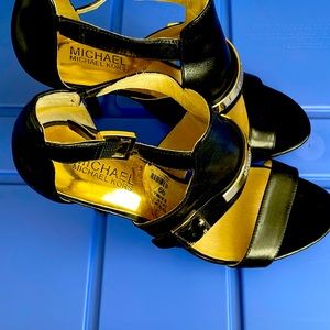 Michael KORS shoes size 8